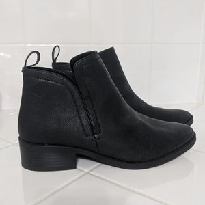 *BRAND NEW* Black leather low heeled boots